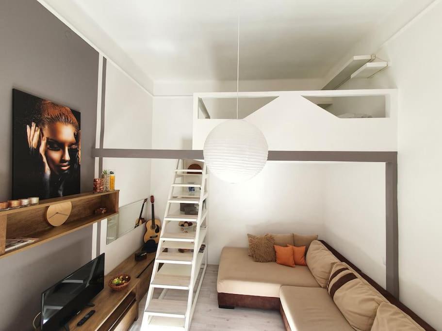 Appartement Violet Apartment, Cute Place Near Corvin Plaza, With Ac