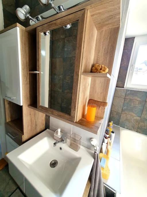 Appartement Violet Apartment, Cute Place Near Corvin Plaza, With Ac *